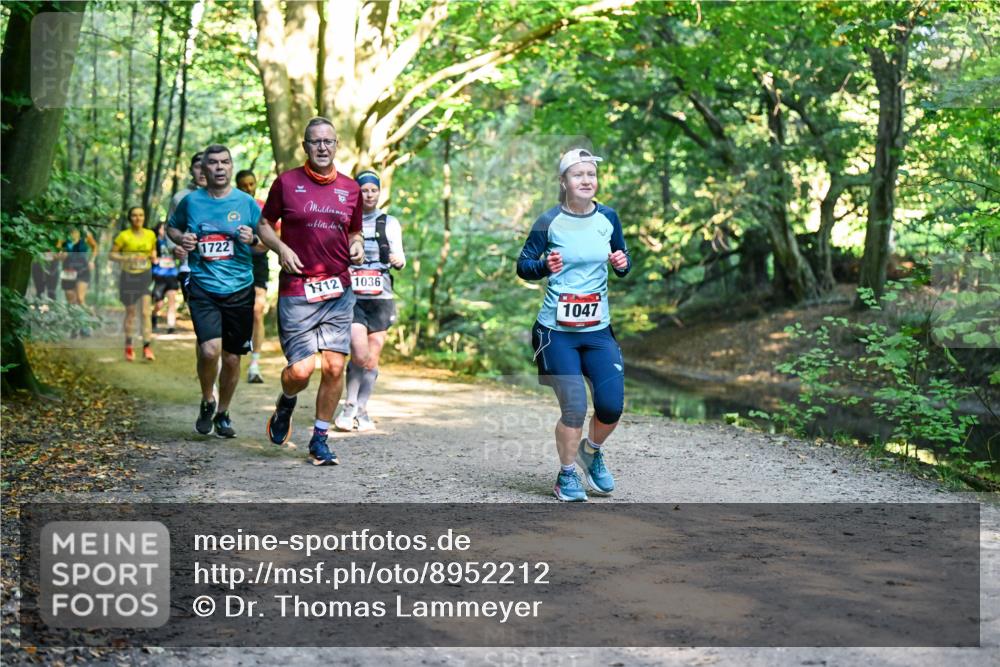 28.09.2025 - 33. Volkslauf durch das schöne Alstertal Dr. Thomas Lammeyer http://msf.ph/oto/8952212 28.09.2025 10:20:43 Laufen 1722, 1712, 1036, 1047 meine-sportfotos.de