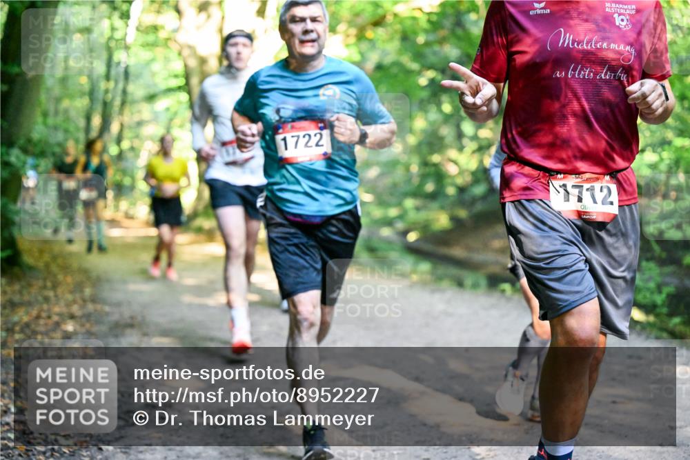 28.09.2025 - 33. Volkslauf durch das schöne Alstertal Dr. Thomas Lammeyer http://msf.ph/oto/8952227 28.09.2025 10:20:46 Laufen 1722, 30, 10, 5, 1712 meine-sportfotos.de