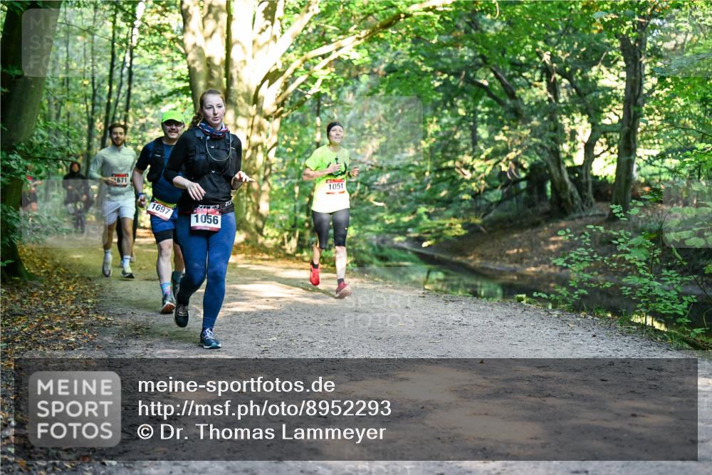 28.09.2025 - 33. Volkslauf durch das schöne Alstertal Dr. Thomas Lammeyer http://msf.ph/oto/8952293 28.09.2025 10:20:58 Laufen 671, 1697, 1056, 1051 meine-sportfotos.de