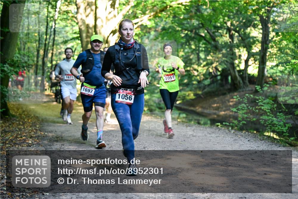 28.09.2025 - 33. Volkslauf durch das schöne Alstertal Dr. Thomas Lammeyer http://msf.ph/oto/8952301 28.09.2025 10:20:59 Laufen 1671, 1697, 1056, 1051 meine-sportfotos.de
