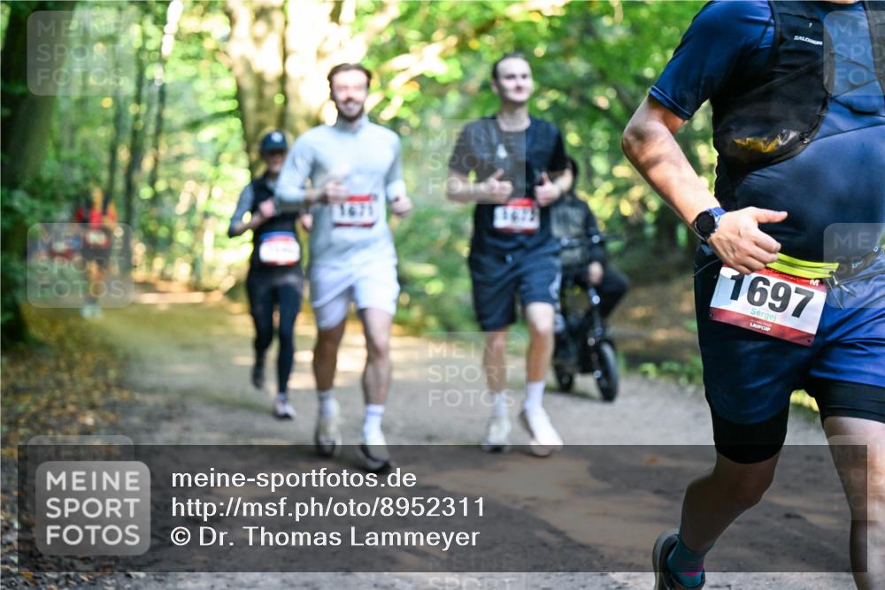 28.09.2025 - 33. Volkslauf durch das schöne Alstertal Dr. Thomas Lammeyer http://msf.ph/oto/8952311 28.09.2025 10:21:01 Laufen 1671, 1697 meine-sportfotos.de