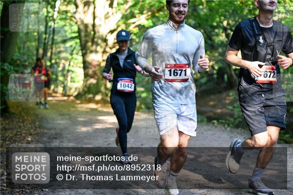 28.09.2025 - 33. Volkslauf durch das schöne Alstertal Dr. Thomas Lammeyer http://msf.ph/oto/8952318 28.09.2025 10:21:02 Laufen 1042, 1671, 672 meine-sportfotos.de