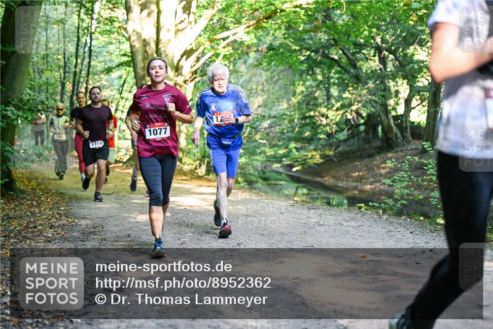 28.09.2025 - 33. Volkslauf durch das schöne Alstertal Dr. Thomas Lammeyer http://msf.ph/oto/8952362 28.09.2025 10:21:12 Laufen 1009, 1710, 1077, 7 meine-sportfotos.de