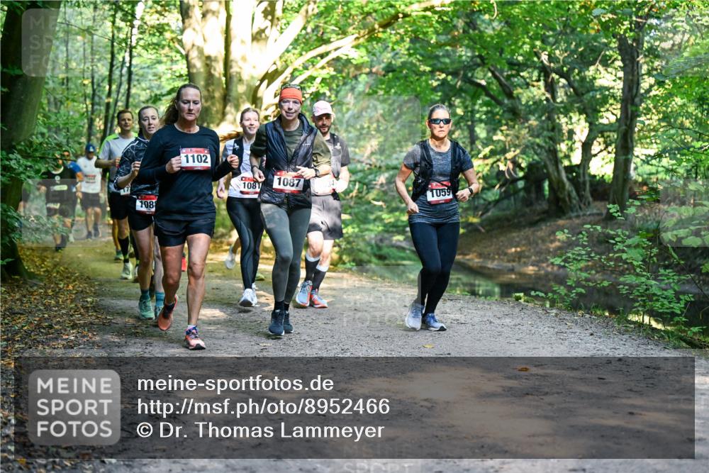 28.09.2025 - 33. Volkslauf durch das schöne Alstertal Dr. Thomas Lammeyer http://msf.ph/oto/8952466 28.09.2025 10:21:36 Laufen 1088, 1102, 1081, 1087, 1059 meine-sportfotos.de