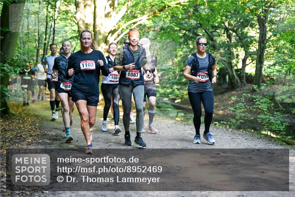 28.09.2025 - 33. Volkslauf durch das schöne Alstertal Dr. Thomas Lammeyer http://msf.ph/oto/8952469 28.09.2025 10:21:36 Laufen 1088, 1102, 1081, 1087, 059 meine-sportfotos.de