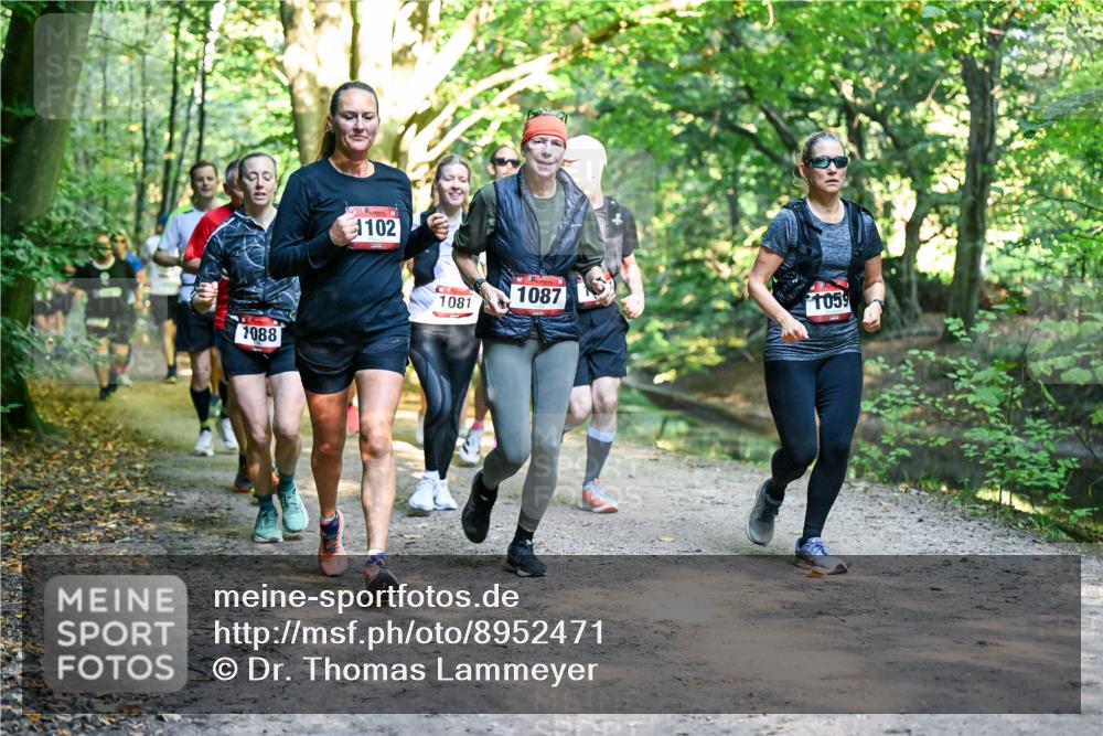 28.09.2025 - 33. Volkslauf durch das schöne Alstertal Dr. Thomas Lammeyer http://msf.ph/oto/8952471 28.09.2025 10:21:37 Laufen 1088, 102, 1081, 1087, 1059 meine-sportfotos.de