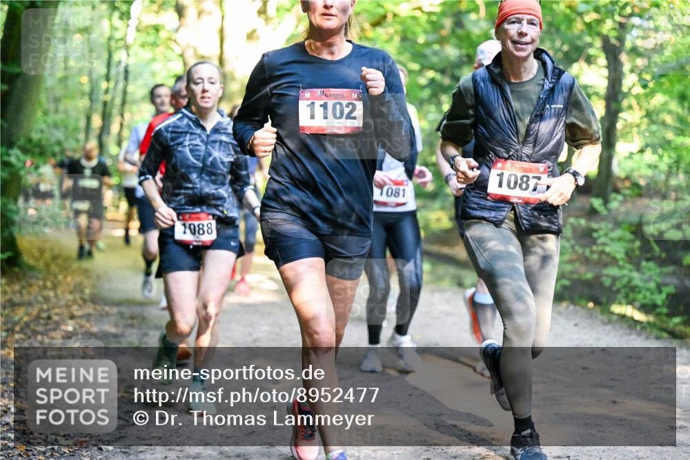 28.09.2025 - 33. Volkslauf durch das schöne Alstertal Dr. Thomas Lammeyer http://msf.ph/oto/8952477 28.09.2025 10:21:38 Laufen 1088, 1102, 1081, 1087 meine-sportfotos.de