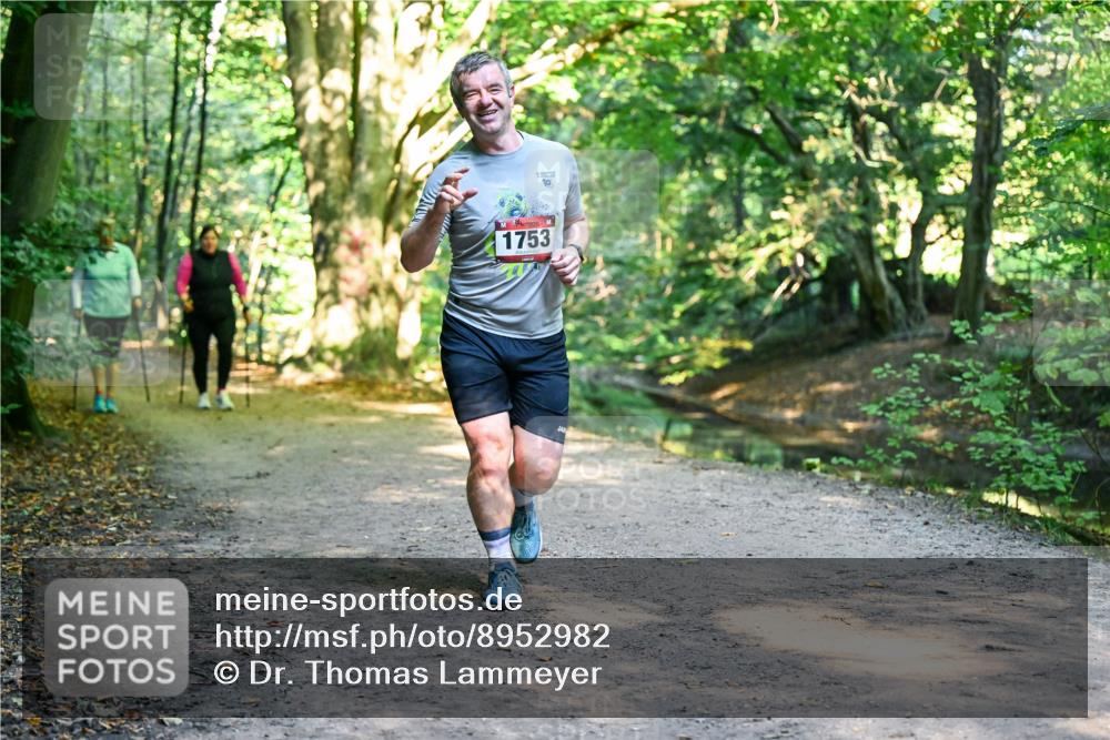 28.09.2025 - 33. Volkslauf durch das schöne Alstertal Dr. Thomas Lammeyer http://msf.ph/oto/8952982 28.09.2025 10:24:24 Laufen 19, 1753 meine-sportfotos.de