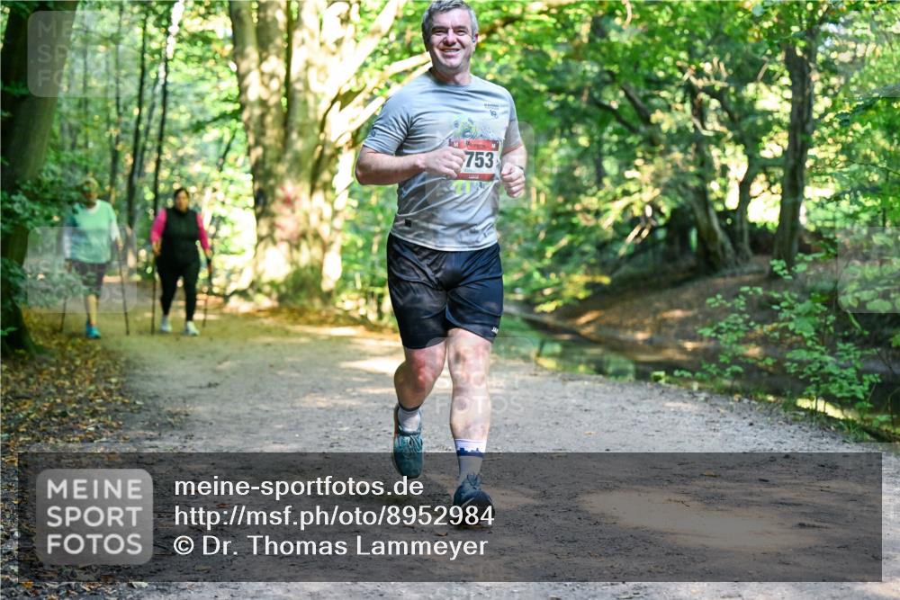 28.09.2025 - 33. Volkslauf durch das schöne Alstertal Dr. Thomas Lammeyer http://msf.ph/oto/8952984 28.09.2025 10:24:24 Laufen 19, 753 meine-sportfotos.de