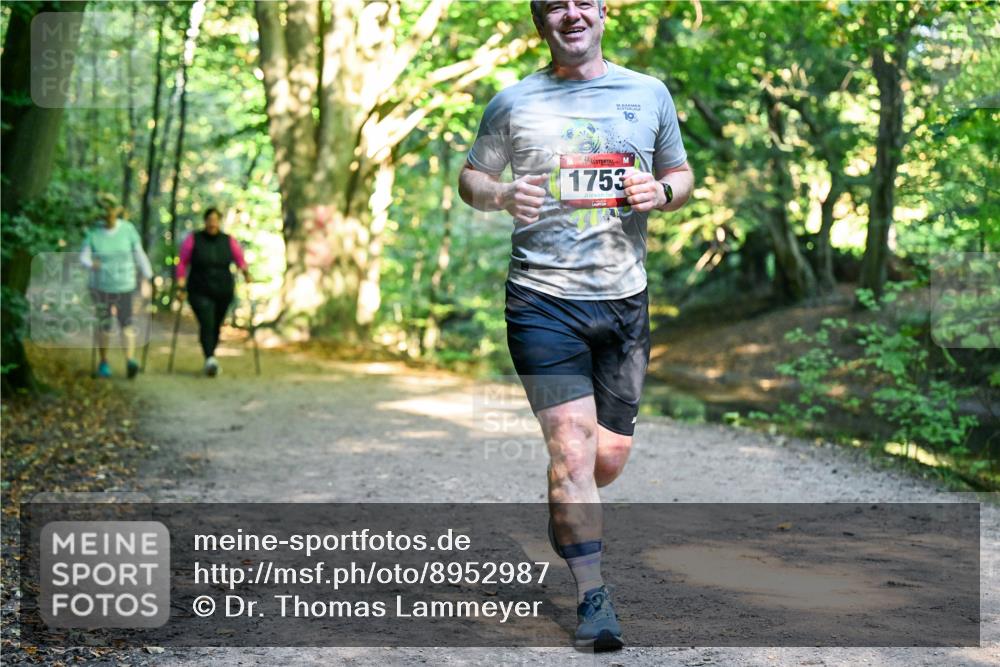 28.09.2025 - 33. Volkslauf durch das schöne Alstertal Dr. Thomas Lammeyer http://msf.ph/oto/8952987 28.09.2025 10:24:24 Laufen 10, 1753 meine-sportfotos.de