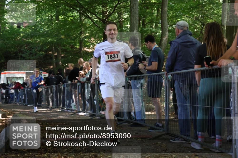 28.09.2025 - 33. Volkslauf durch das schöne Alstertal Strokosch-Dieckow http://msf.ph/oto/8953090 28.09.2025 12:28:38 Ziel 1837, 2602 meine-sportfotos.de