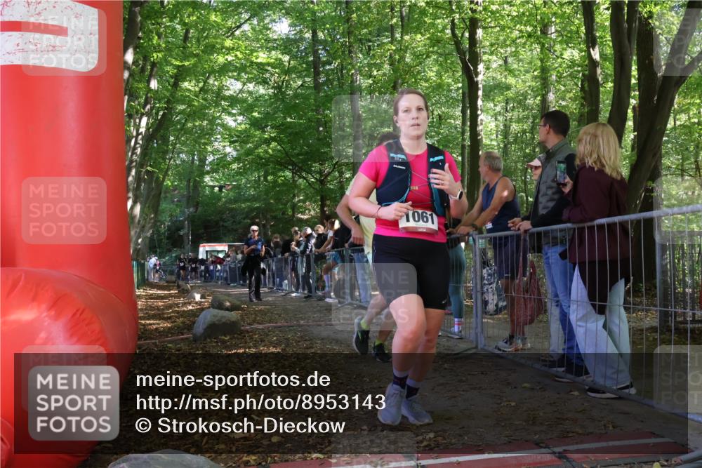 28.09.2025 - 33. Volkslauf durch das schöne Alstertal Strokosch-Dieckow http://msf.ph/oto/8953143 28.09.2025 12:28:57 Ziel 2481, 2482 meine-sportfotos.de