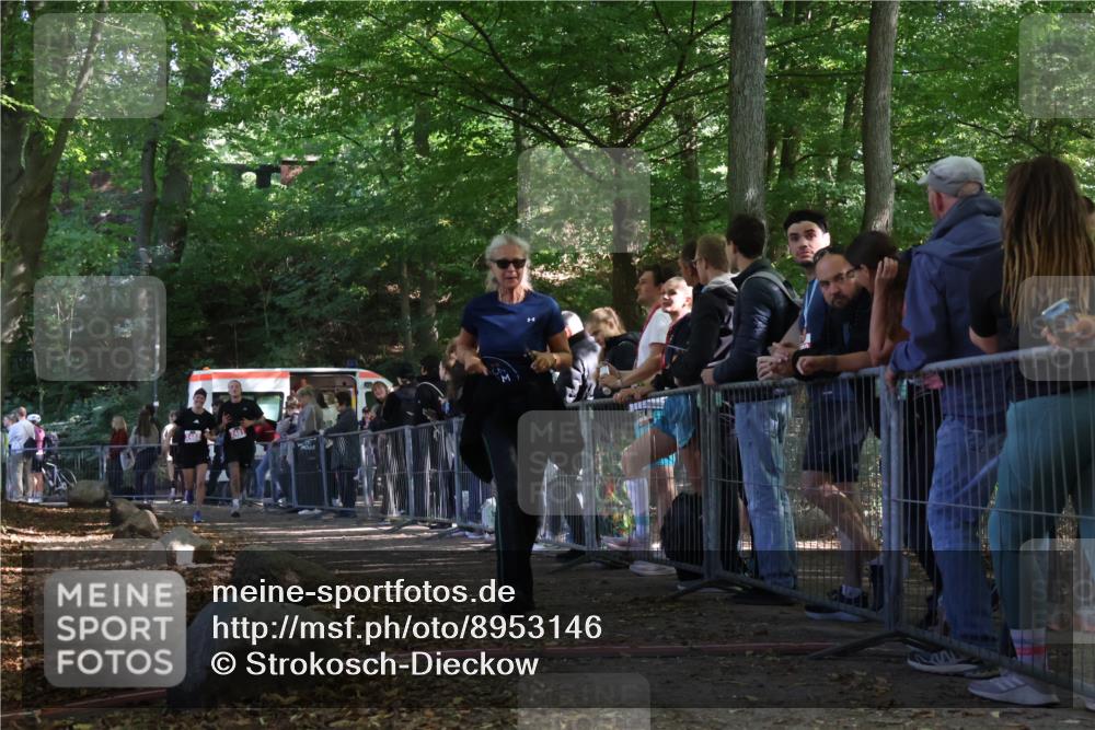 28.09.2025 - 33. Volkslauf durch das schöne Alstertal Strokosch-Dieckow http://msf.ph/oto/8953146 28.09.2025 12:28:59 Ziel 2481, 2482 meine-sportfotos.de