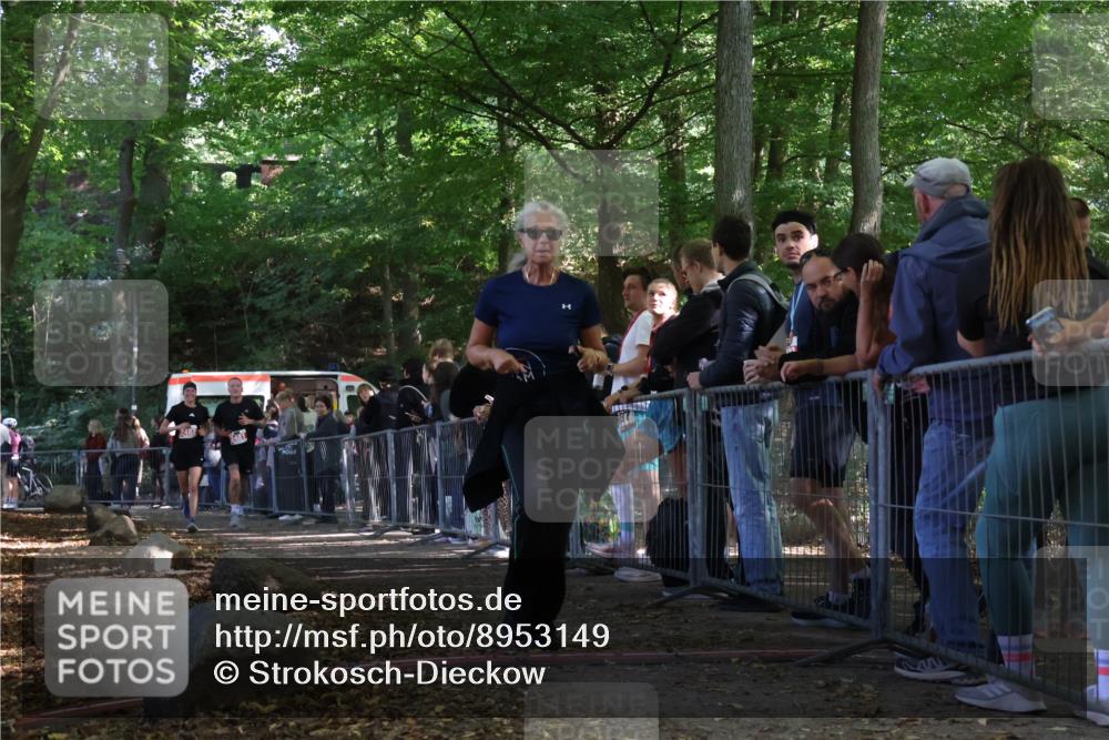 28.09.2025 - 33. Volkslauf durch das schöne Alstertal Strokosch-Dieckow http://msf.ph/oto/8953149 28.09.2025 12:28:59 Ziel 2481, 2482 meine-sportfotos.de