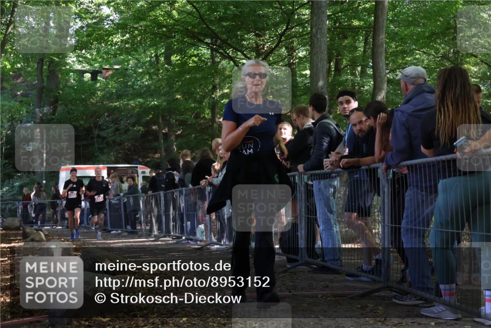 28.09.2025 - 33. Volkslauf durch das schöne Alstertal Strokosch-Dieckow http://msf.ph/oto/8953152 28.09.2025 12:29:00 Ziel 2481, 2482 meine-sportfotos.de