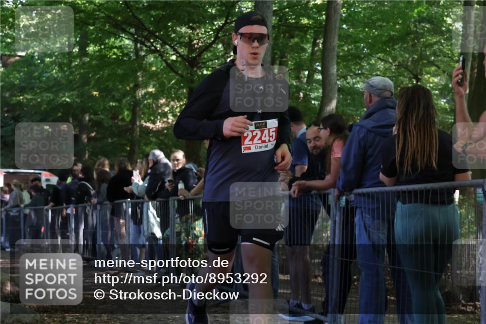 28.09.2025 - 33. Volkslauf durch das schöne Alstertal Strokosch-Dieckow http://msf.ph/oto/8953292 28.09.2025 12:30:19 Ziel 2245 meine-sportfotos.de