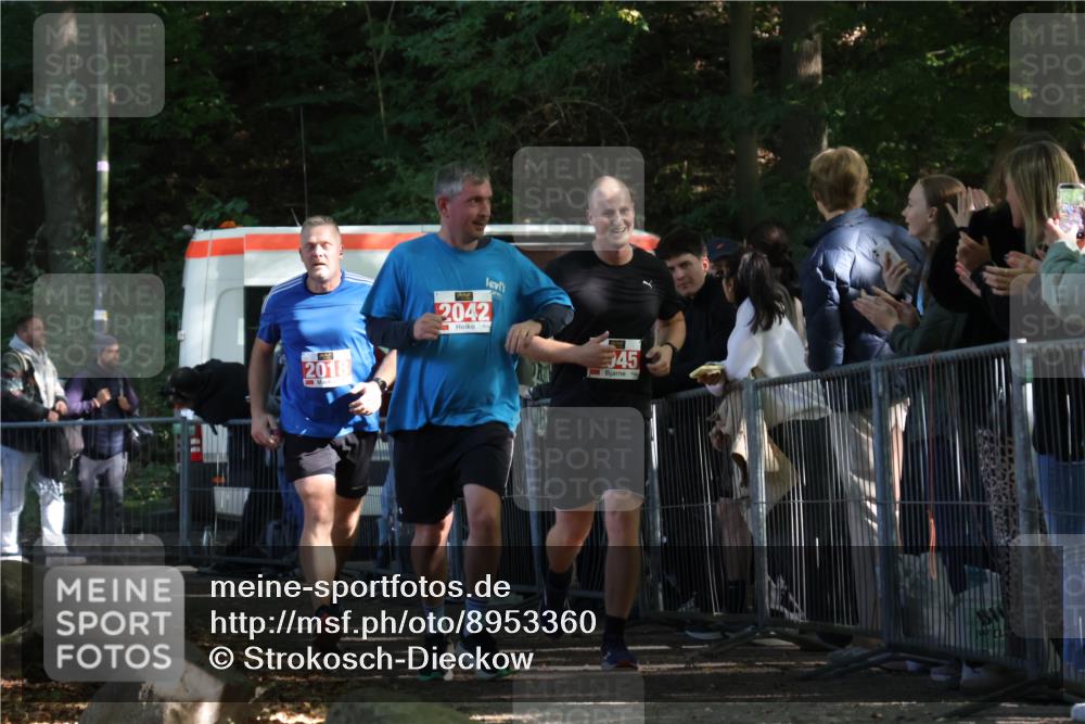 28.09.2025 - 33. Volkslauf durch das schöne Alstertal Strokosch-Dieckow http://msf.ph/oto/8953360 28.09.2025 12:30:51 Ziel 2018, 2042, 2045 meine-sportfotos.de