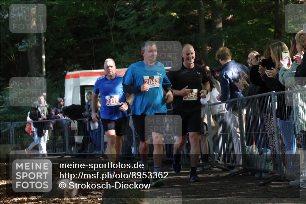 28.09.2025 - 33. Volkslauf durch das schöne Alstertal Strokosch-Dieckow http://msf.ph/oto/8953362 28.09.2025 12:30:52 Ziel 2018, 2042, 2045 meine-sportfotos.de