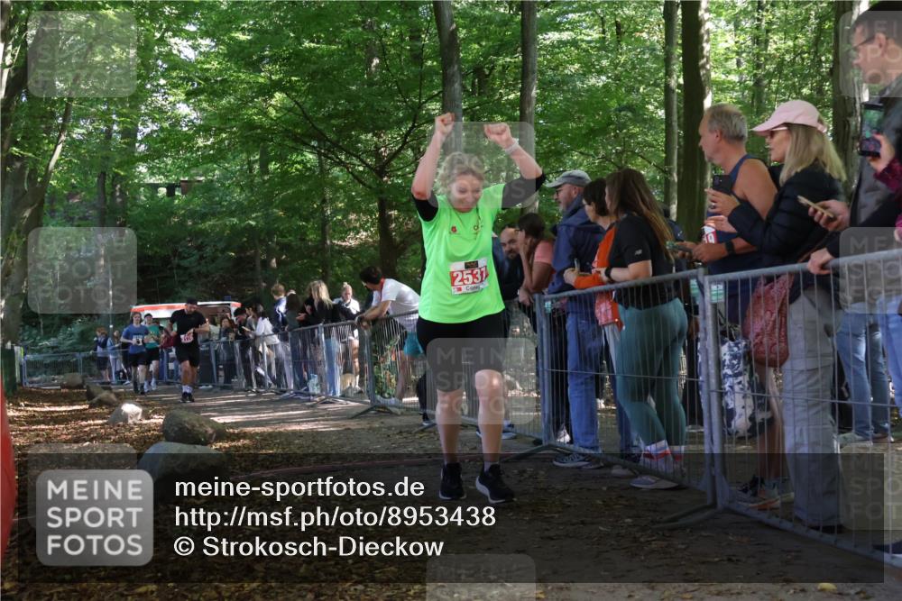 28.09.2025 - 33. Volkslauf durch das schöne Alstertal Strokosch-Dieckow http://msf.ph/oto/8953438 28.09.2025 12:31:34 Ziel 2176, 2354, 2493, 2537 meine-sportfotos.de