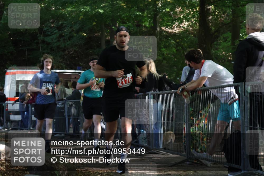 28.09.2025 - 33. Volkslauf durch das schöne Alstertal Strokosch-Dieckow http://msf.ph/oto/8953449 28.09.2025 12:31:38 Ziel 2176, 2354, 2493 meine-sportfotos.de