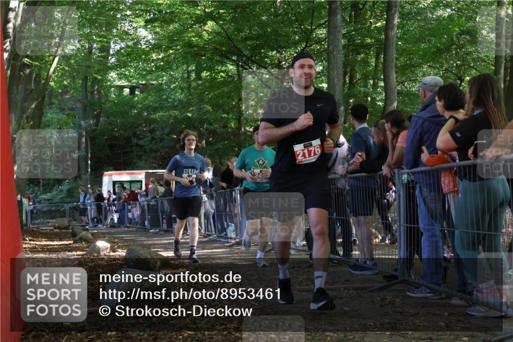 28.09.2025 - 33. Volkslauf durch das schöne Alstertal Strokosch-Dieckow http://msf.ph/oto/8953461 28.09.2025 12:31:40 Ziel 2176, 2354, 2493 meine-sportfotos.de