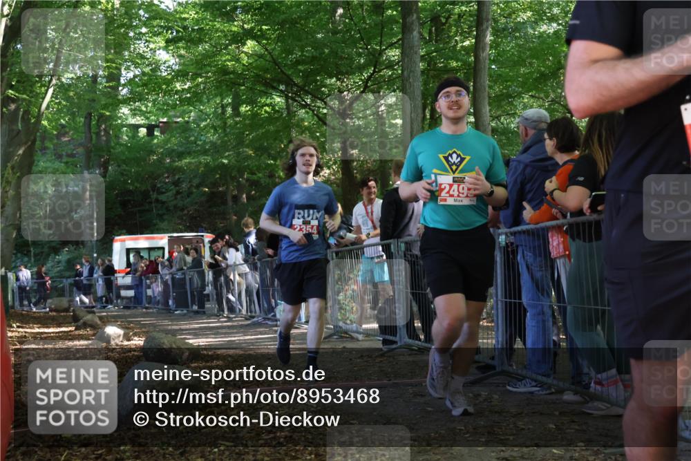28.09.2025 - 33. Volkslauf durch das schöne Alstertal Strokosch-Dieckow http://msf.ph/oto/8953468 28.09.2025 12:31:41 Ziel 2354, 2493 meine-sportfotos.de