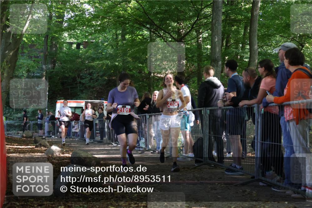 28.09.2025 - 33. Volkslauf durch das schöne Alstertal Strokosch-Dieckow http://msf.ph/oto/8953511 28.09.2025 12:32:18 Ziel 2101, 2163, 2177 meine-sportfotos.de