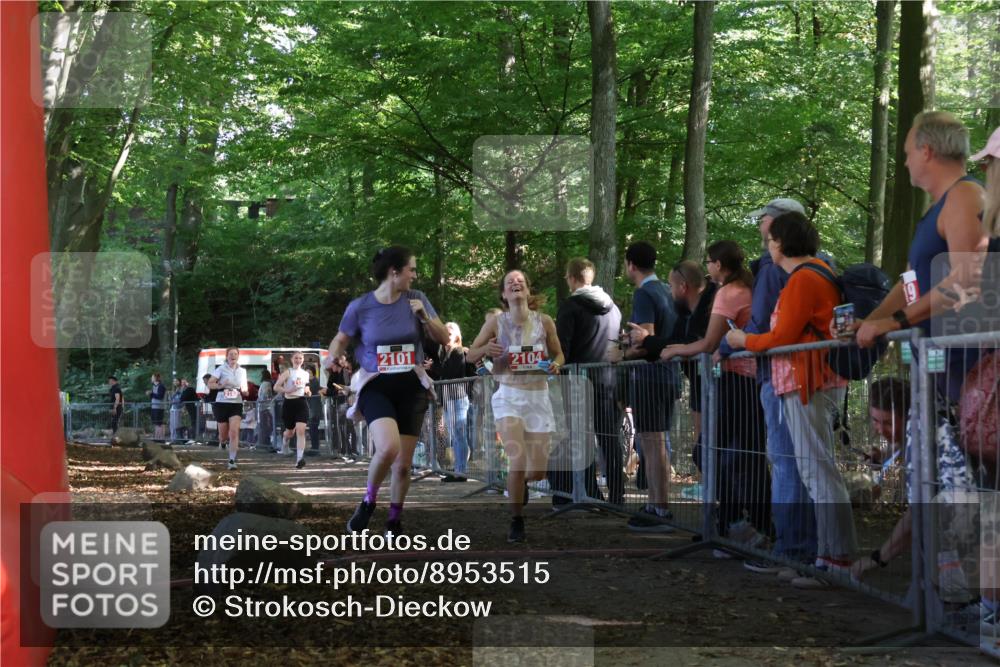 28.09.2025 - 33. Volkslauf durch das schöne Alstertal Strokosch-Dieckow http://msf.ph/oto/8953515 28.09.2025 12:32:18 Ziel 2101, 2163, 2177 meine-sportfotos.de