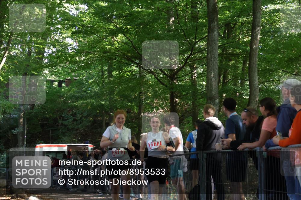 28.09.2025 - 33. Volkslauf durch das schöne Alstertal Strokosch-Dieckow http://msf.ph/oto/8953533 28.09.2025 12:32:22 Ziel 2163, 2177 meine-sportfotos.de