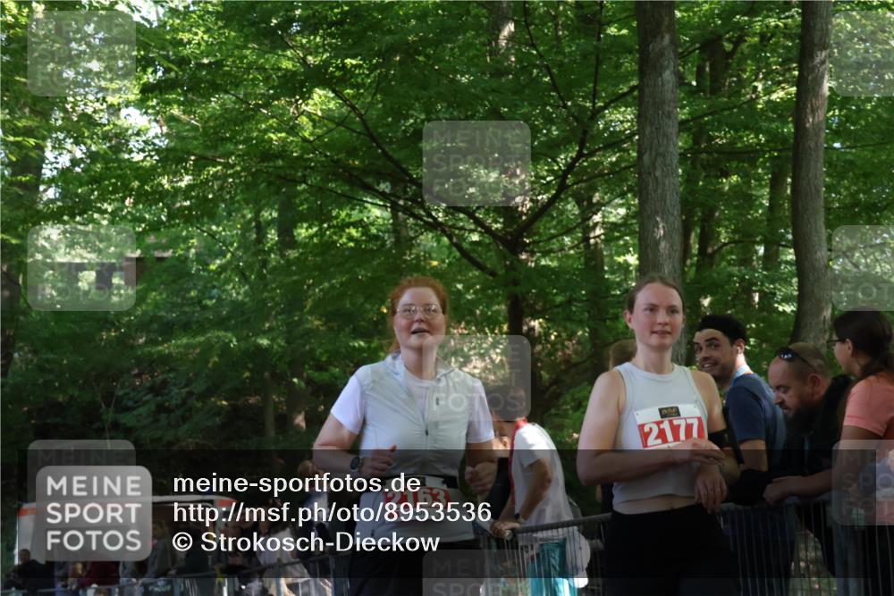 28.09.2025 - 33. Volkslauf durch das schöne Alstertal Strokosch-Dieckow http://msf.ph/oto/8953536 28.09.2025 12:32:22 Ziel 2163, 2177 meine-sportfotos.de