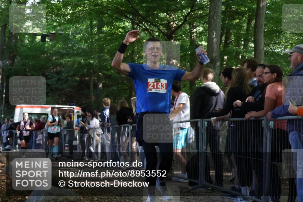 28.09.2025 - 33. Volkslauf durch das schöne Alstertal Strokosch-Dieckow http://msf.ph/oto/8953552 28.09.2025 12:32:39 Ziel 2143, 2168, 2169 meine-sportfotos.de
