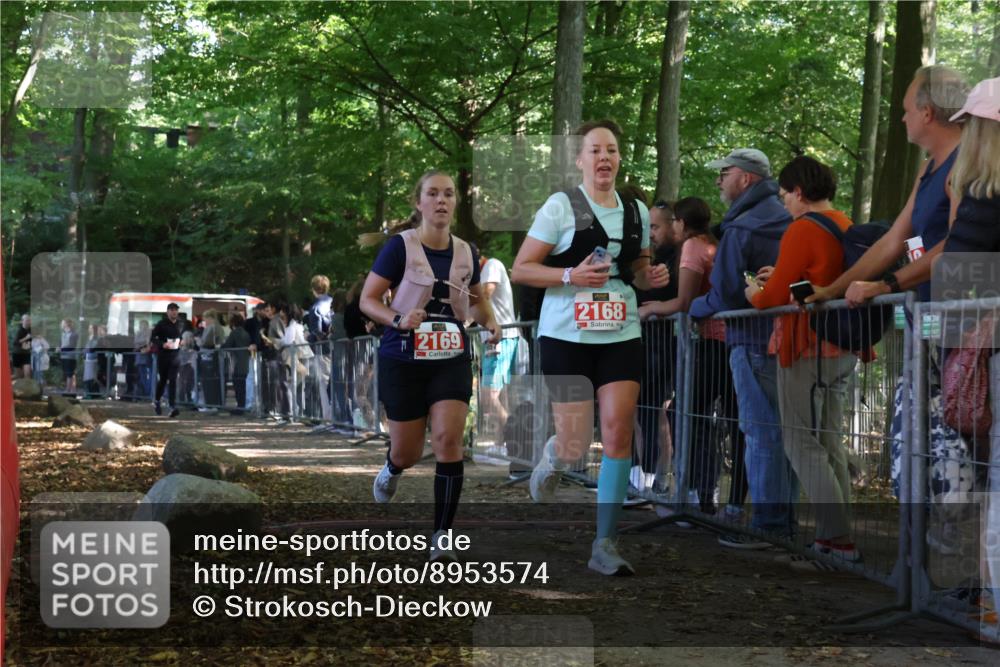 28.09.2025 - 33. Volkslauf durch das schöne Alstertal Strokosch-Dieckow http://msf.ph/oto/8953574 28.09.2025 12:32:45 Ziel 2168, 2169, 2603 meine-sportfotos.de