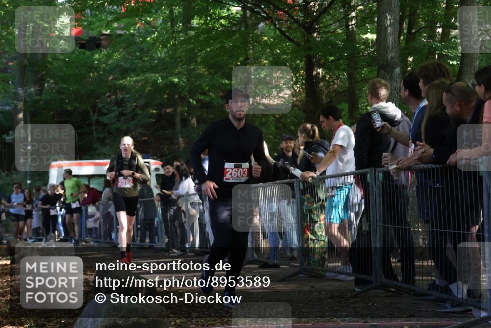 28.09.2025 - 33. Volkslauf durch das schöne Alstertal Strokosch-Dieckow http://msf.ph/oto/8953589 28.09.2025 12:32:52 Ziel 2535, 2603, 2992 meine-sportfotos.de