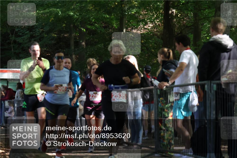 28.09.2025 - 33. Volkslauf durch das schöne Alstertal Strokosch-Dieckow http://msf.ph/oto/8953620 28.09.2025 12:33:00 Ziel 2206, 2285, 2286, 2535, 2629 meine-sportfotos.de