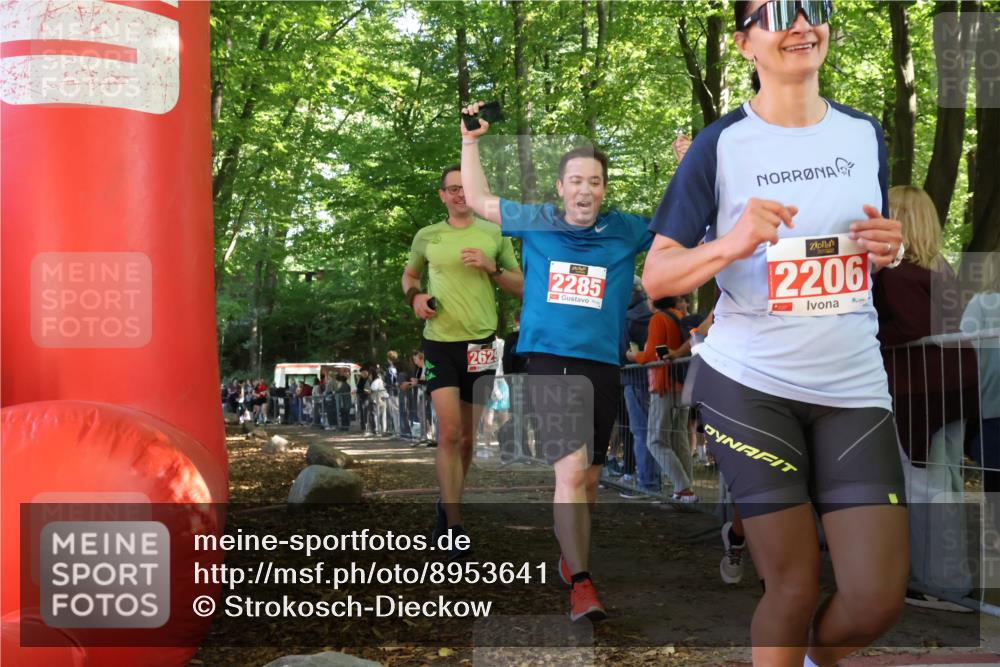 28.09.2025 - 33. Volkslauf durch das schöne Alstertal Strokosch-Dieckow http://msf.ph/oto/8953641 28.09.2025 12:33:05 Ziel 2239, 2526, 2531 meine-sportfotos.de