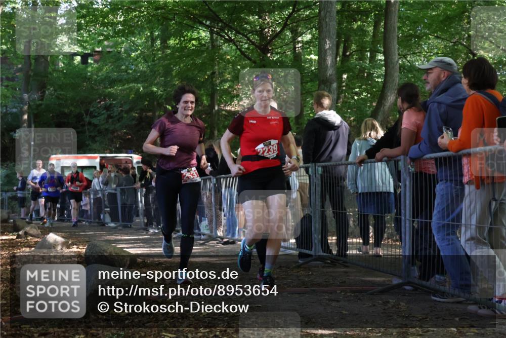 28.09.2025 - 33. Volkslauf durch das schöne Alstertal Strokosch-Dieckow http://msf.ph/oto/8953654 28.09.2025 12:33:13 Ziel 1098, 1738, 2043, 2044, 2239, 2526, 2531 meine-sportfotos.de