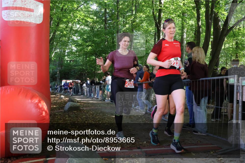 28.09.2025 - 33. Volkslauf durch das schöne Alstertal Strokosch-Dieckow http://msf.ph/oto/8953665 28.09.2025 12:33:15 Ziel 1098, 1738, 2043, 2044, 2357 meine-sportfotos.de
