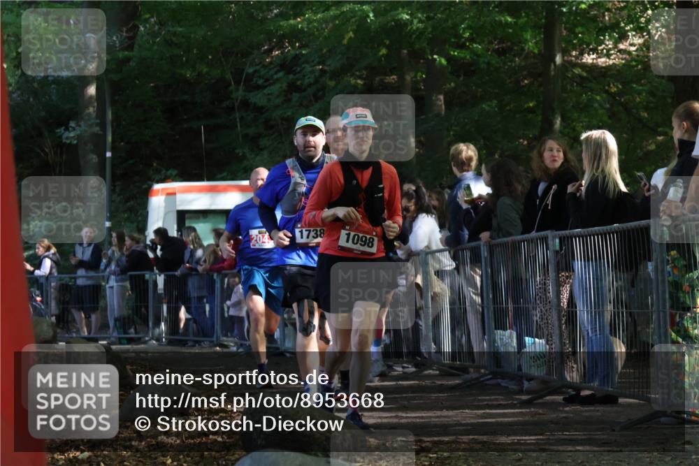 28.09.2025 - 33. Volkslauf durch das schöne Alstertal Strokosch-Dieckow http://msf.ph/oto/8953668 28.09.2025 12:33:19 Ziel 1098, 1738, 2043, 2044, 2357 meine-sportfotos.de