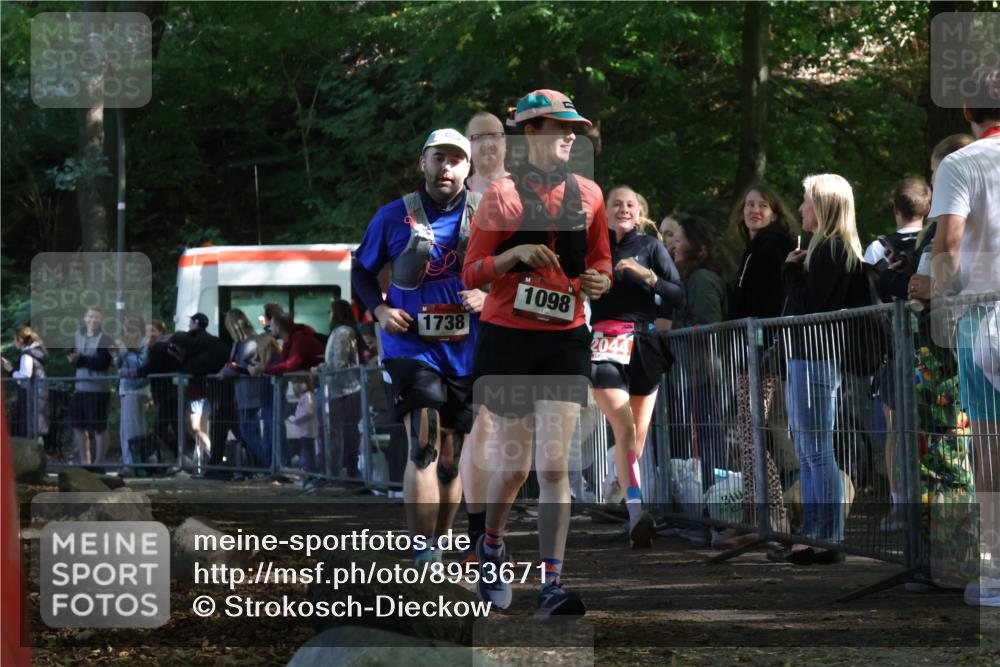 28.09.2025 - 33. Volkslauf durch das schöne Alstertal Strokosch-Dieckow http://msf.ph/oto/8953671 28.09.2025 12:33:20 Ziel 1098, 1738, 2043, 2044, 2357 meine-sportfotos.de