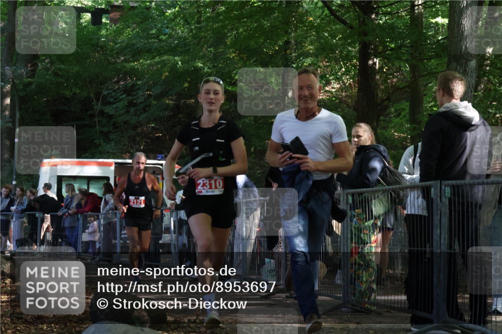 28.09.2025 - 33. Volkslauf durch das schöne Alstertal Strokosch-Dieckow http://msf.ph/oto/8953697 28.09.2025 12:33:35 Ziel 2121, 2310 meine-sportfotos.de