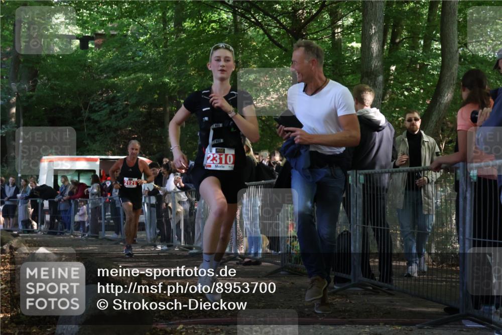 28.09.2025 - 33. Volkslauf durch das schöne Alstertal Strokosch-Dieckow http://msf.ph/oto/8953700 28.09.2025 12:33:36 Ziel 2121, 2310 meine-sportfotos.de