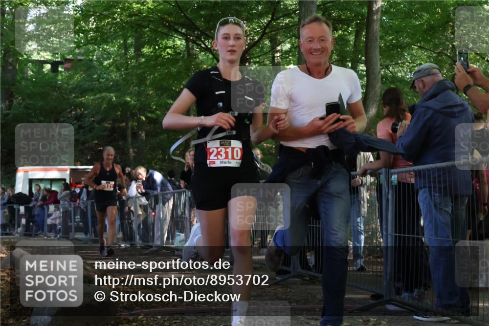 28.09.2025 - 33. Volkslauf durch das schöne Alstertal Strokosch-Dieckow http://msf.ph/oto/8953702 28.09.2025 12:33:36 Ziel 2121, 2310 meine-sportfotos.de