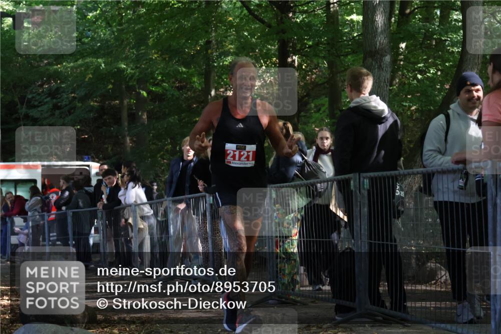 28.09.2025 - 33. Volkslauf durch das schöne Alstertal Strokosch-Dieckow http://msf.ph/oto/8953705 28.09.2025 12:33:39 Ziel 2121 meine-sportfotos.de