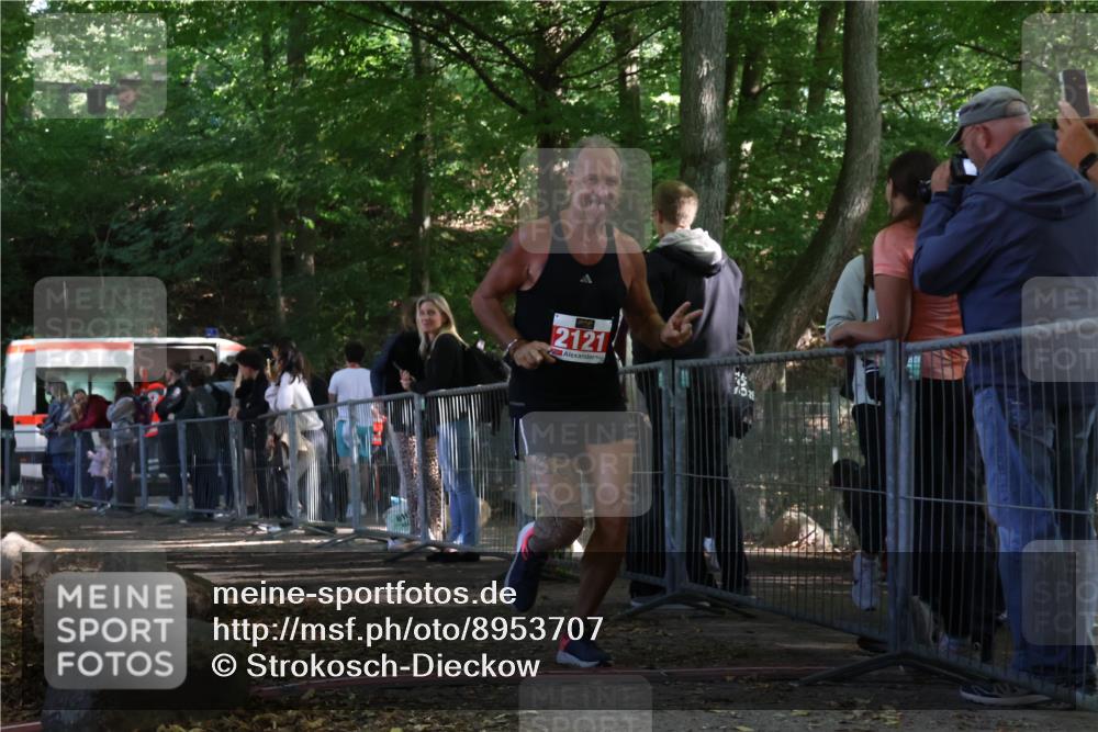 28.09.2025 - 33. Volkslauf durch das schöne Alstertal Strokosch-Dieckow http://msf.ph/oto/8953707 28.09.2025 12:33:39 Ziel 2121 meine-sportfotos.de