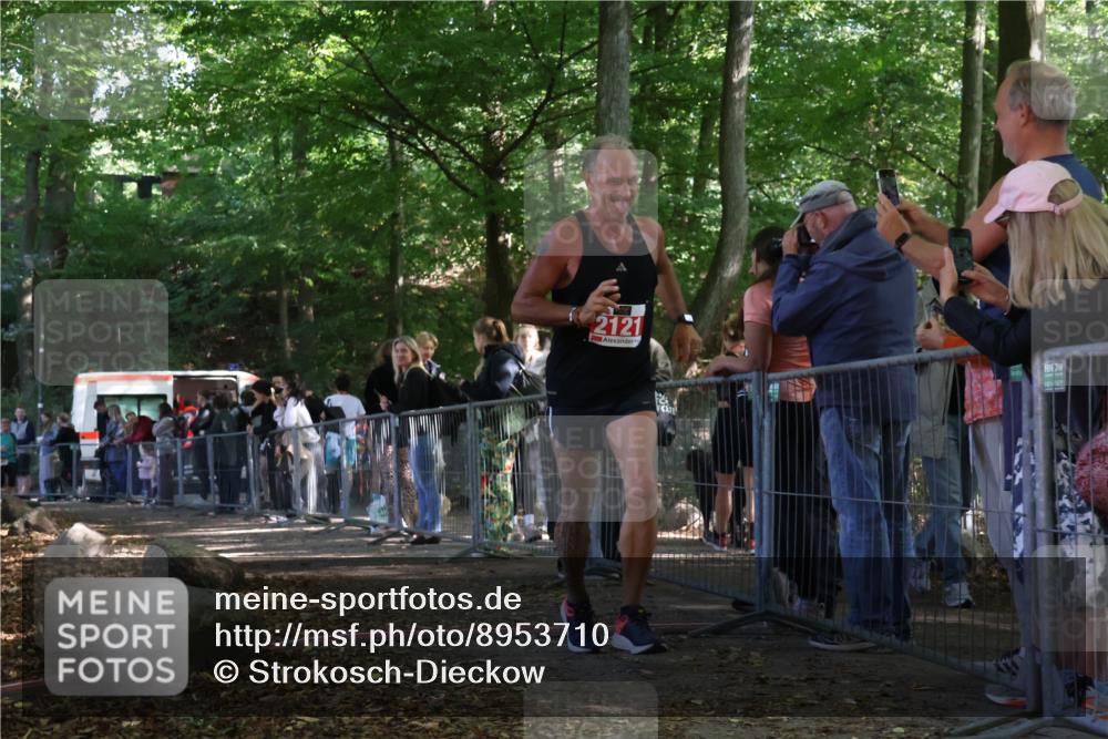 28.09.2025 - 33. Volkslauf durch das schöne Alstertal Strokosch-Dieckow http://msf.ph/oto/8953710 28.09.2025 12:33:40 Ziel 2121 meine-sportfotos.de