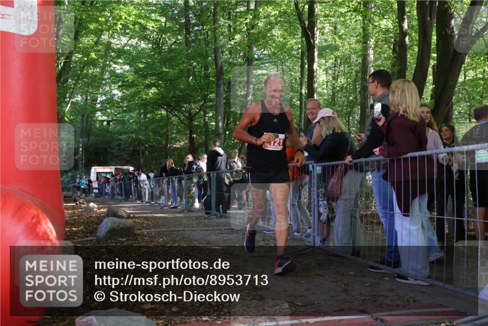 28.09.2025 - 33. Volkslauf durch das schöne Alstertal Strokosch-Dieckow http://msf.ph/oto/8953713 28.09.2025 12:33:41 Ziel 1101 meine-sportfotos.de