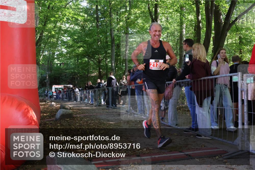 28.09.2025 - 33. Volkslauf durch das schöne Alstertal Strokosch-Dieckow http://msf.ph/oto/8953716 28.09.2025 12:33:41 Ziel 1101 meine-sportfotos.de