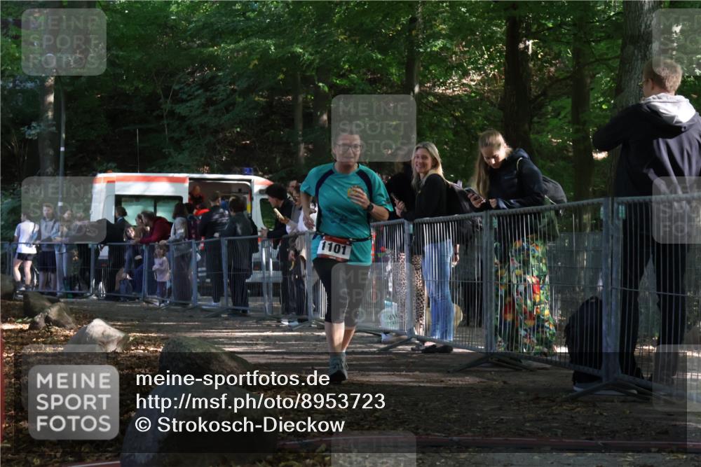 28.09.2025 - 33. Volkslauf durch das schöne Alstertal Strokosch-Dieckow http://msf.ph/oto/8953723 28.09.2025 12:33:49 Ziel 1101 meine-sportfotos.de