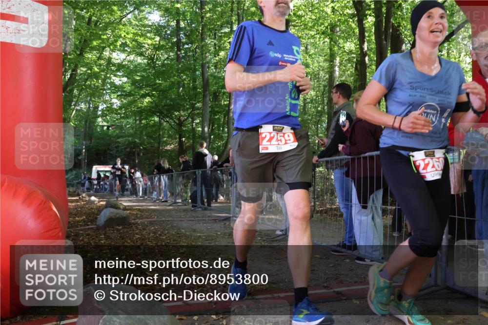 28.09.2025 - 33. Volkslauf durch das schöne Alstertal Strokosch-Dieckow http://msf.ph/oto/8953800 28.09.2025 12:34:19 Ziel 2600 meine-sportfotos.de