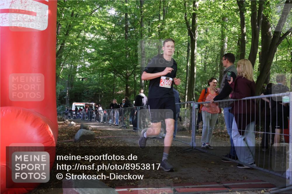 28.09.2025 - 33. Volkslauf durch das schöne Alstertal Strokosch-Dieckow http://msf.ph/oto/8953817 28.09.2025 12:34:23 Ziel  meine-sportfotos.de